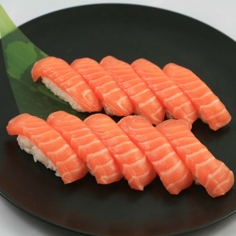 10 Sushi Saumon LR