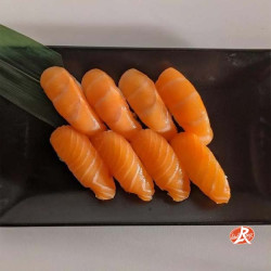 Dégustez 8 sushi saumon préparés par de vrais chefs japonais